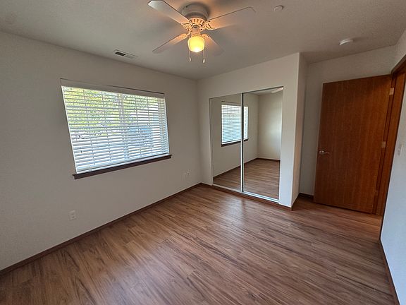 5th image of 7018 180th Ave E