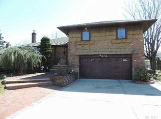 974 Plumtree Rd, Westbury, NY 11590