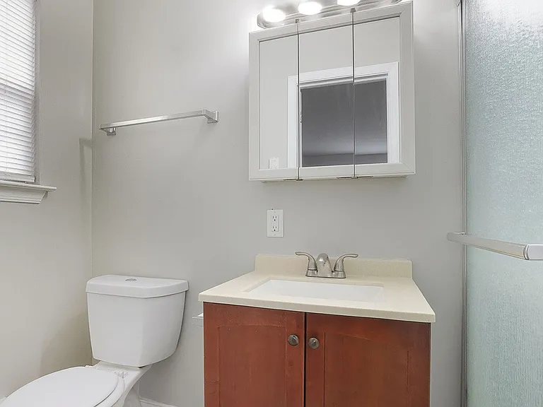 Waters Edge Apartments — Photo 16