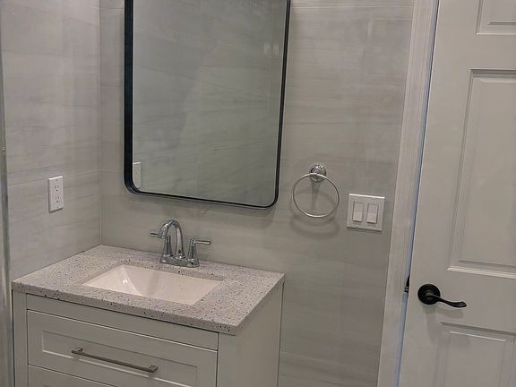 5th image of 71 Franklin St #2C