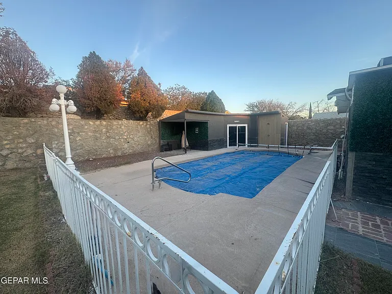6437 Dawn Dr — Photo 11