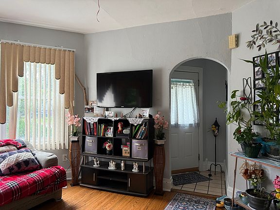 4th image of 151 Conde St