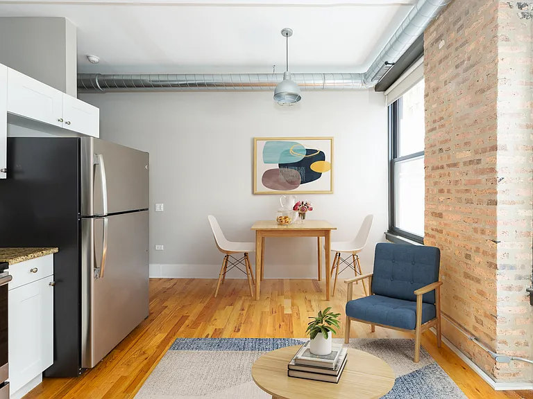 180 W. Adams — Photo 18