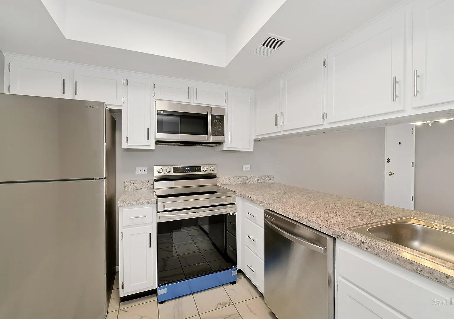 2 bed, 1.5 bath, 1000 sqft, $1,895 — Photo 4