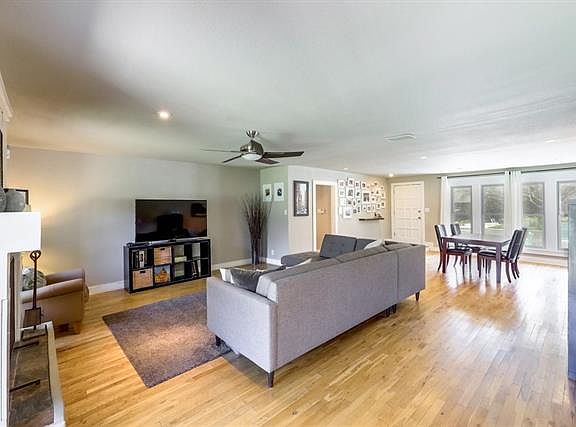 5th image of 2408 Loyola Ln