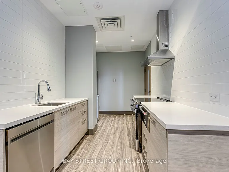 75 James St S #1504 — Photo 34