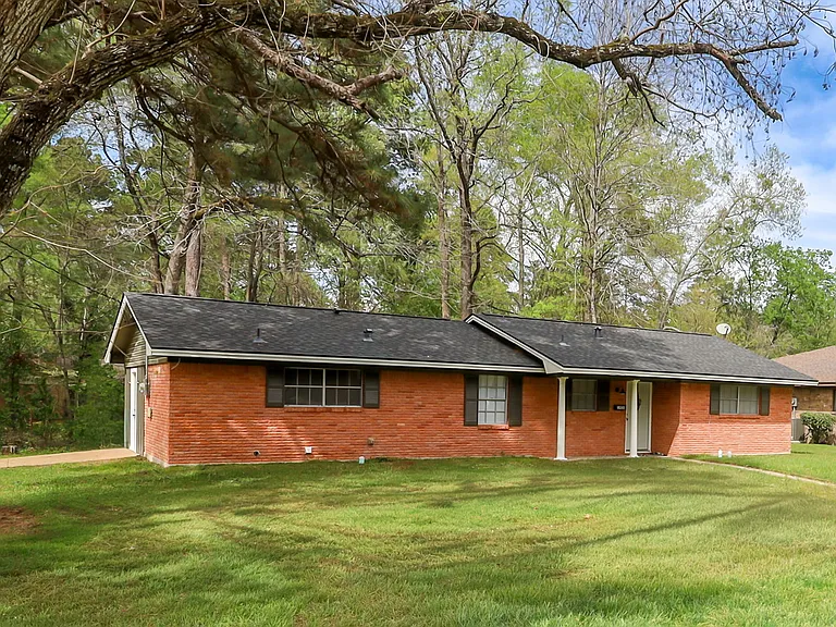 1406 Russell Ave — Photo 3