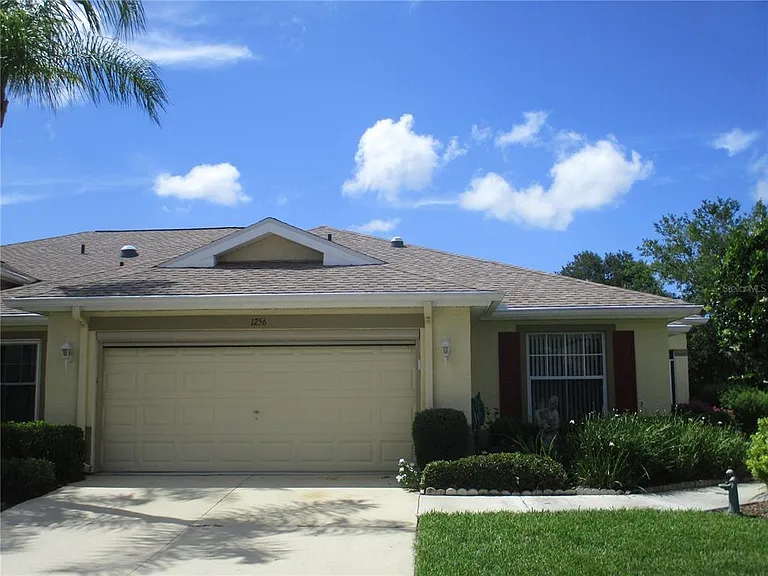 1256 Corinth Greens Dr — Photo 1