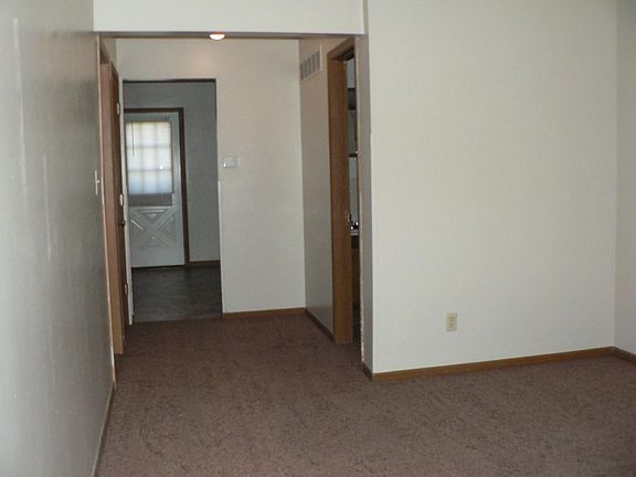 3rd image of 321 W Wood St