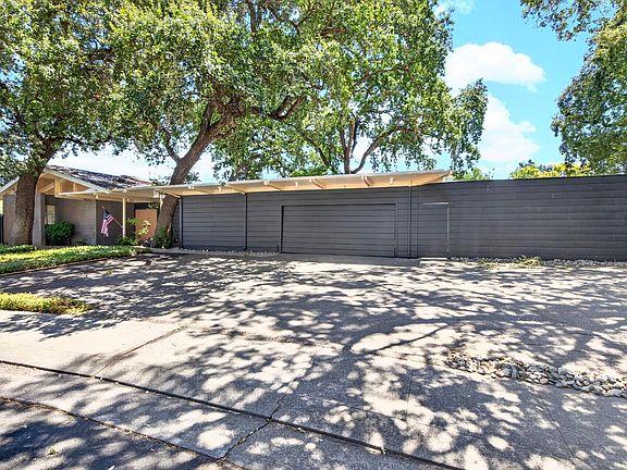 3rd image of 7714 Park Woods Dr