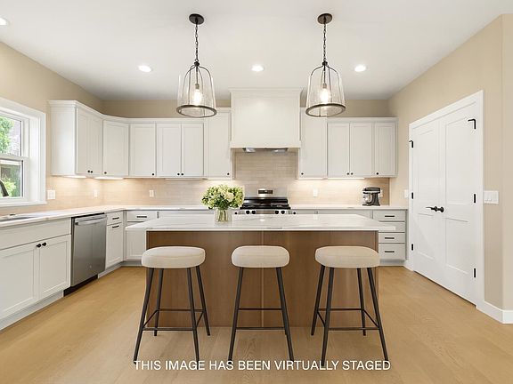 4th image of 9068 Paddington Pkwy