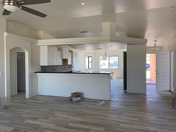 3rd image of 481 McCulloch Blvd S