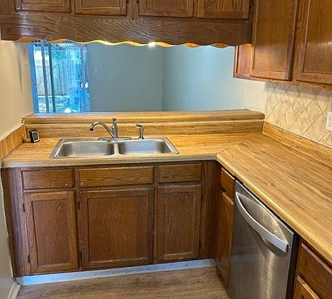 4th image of 204 4th St SE Unit B2