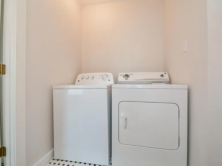 2916 Arbor St — Photo 4