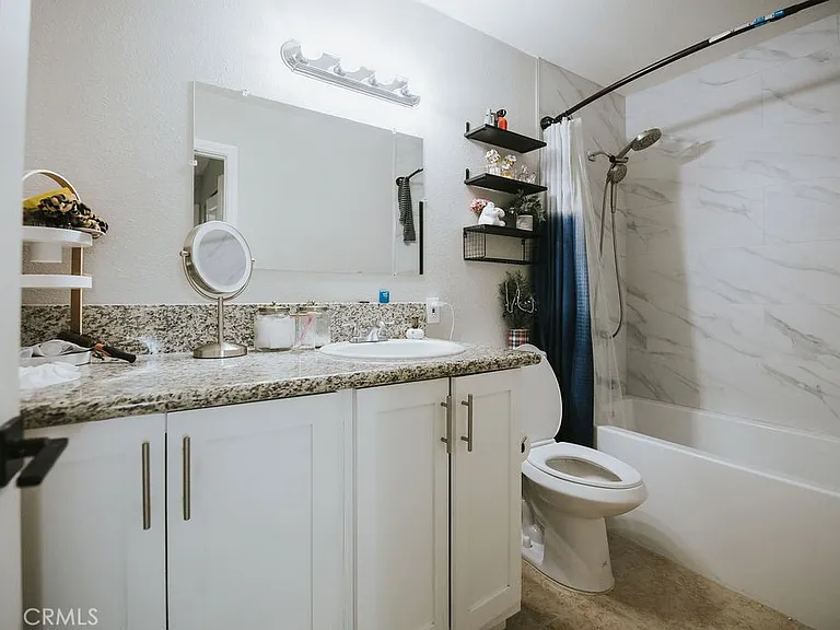 1554 Border Ave — Photo 6