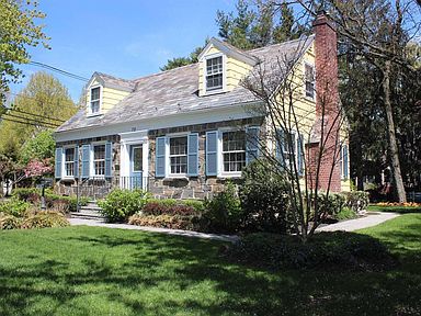 72 Eggert Ave Metuchen Nj 08840 Zillow