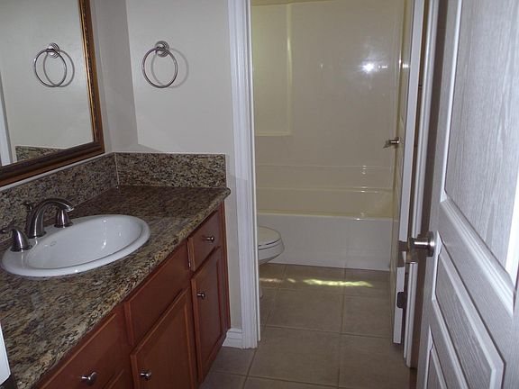 5th image of 1132 N Broadway Unit 21