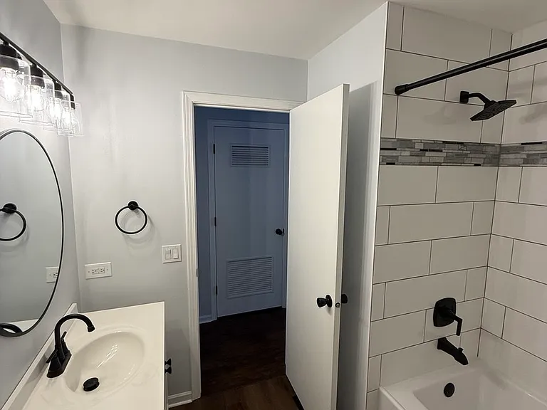 295 Woodridge Cir #D — Photo 13