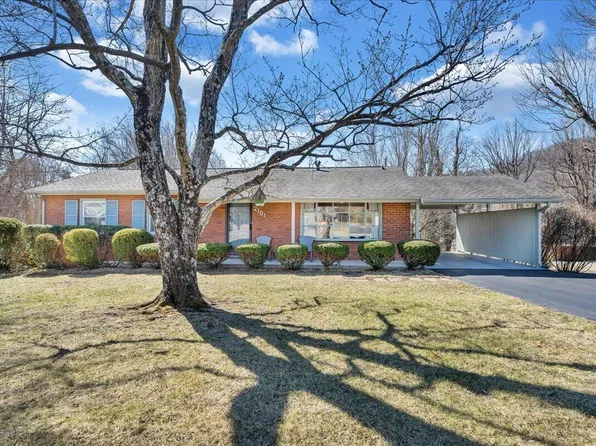 2101 Bridle Ln, Roanoke, VA 24018