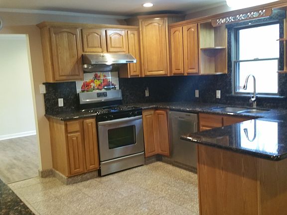3rd image of 213 S Briarwood Ln