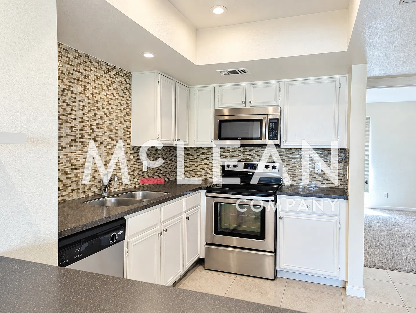 Spacious 2-Bedroom 2-Bath Candlewood Villa Condo — Photo 1