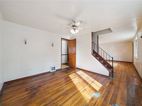3rd image of 11232 Azalea Dr