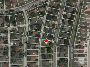2555 Mossglen Dr, Dallas, TX 75227