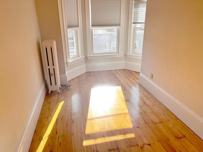 648 E 7th St #3 — Photo 11