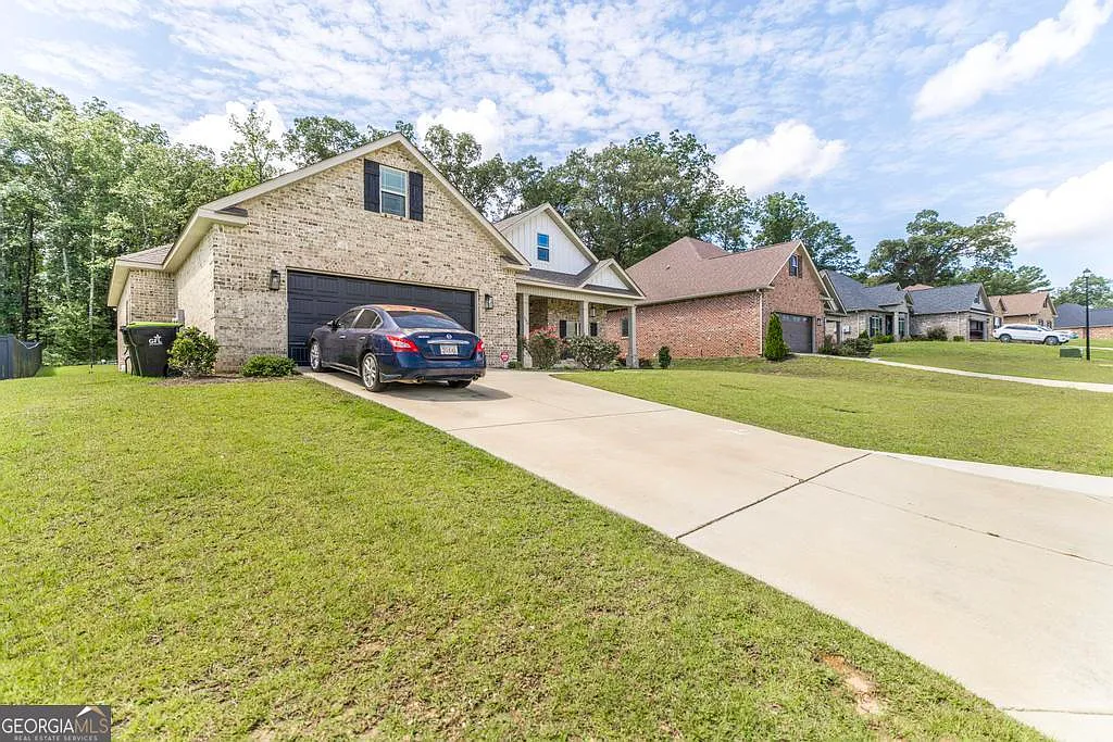 5 bed, 3.0 bath, 2547 sqft, $2,750 — Photo 3