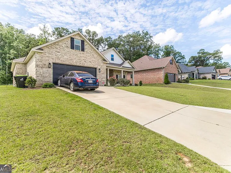 306 Rustic Live Oak Trl — Photo 3