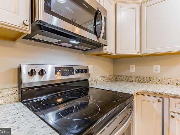 5th image of 12118 Riverview Dr