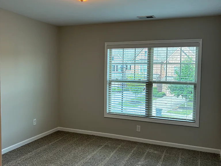 1335 Hampton Oaks Dr — Photo 16