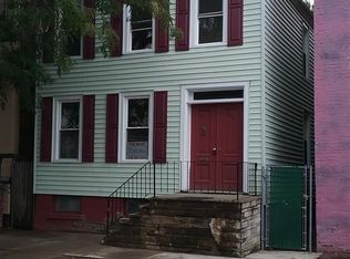 462 2nd St, Troy, NY 12180