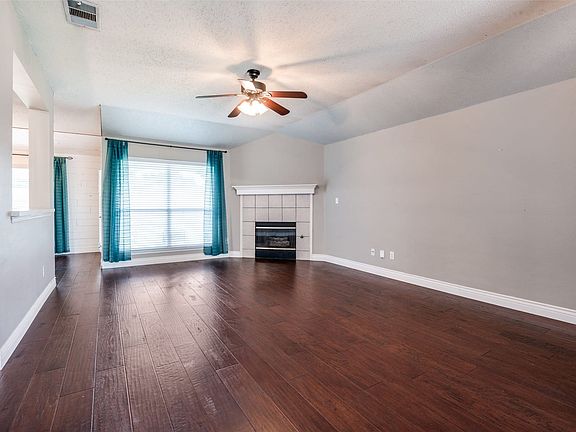 5th image of 900 Topaz Dr