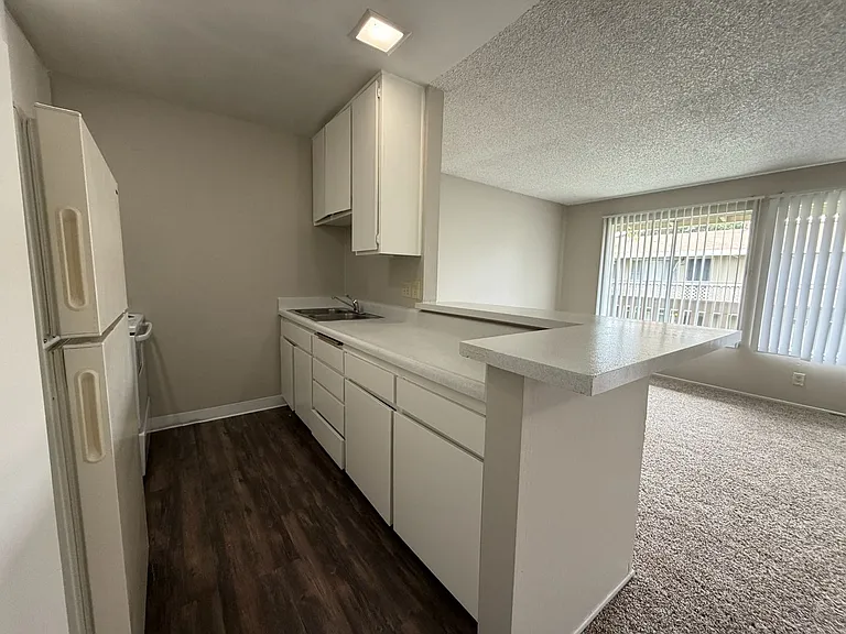 Sharis Apartments — Photo 12