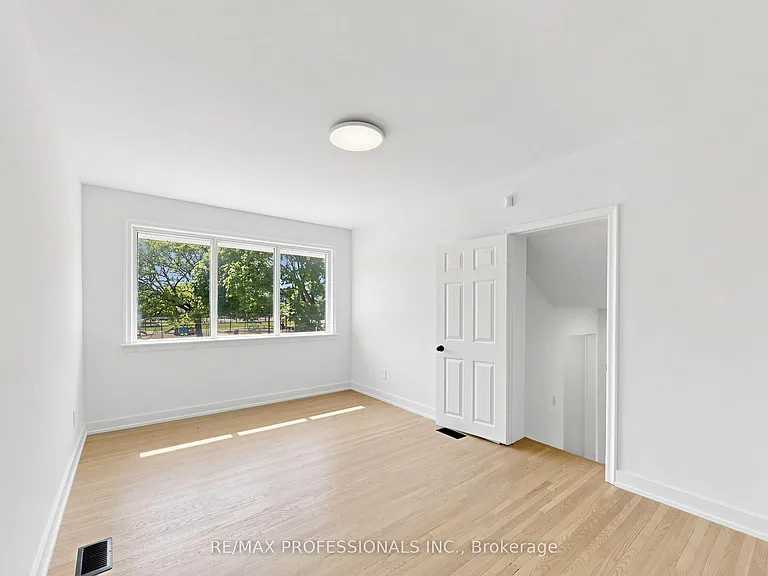 25 Carsbrooke Rd — Photo 12