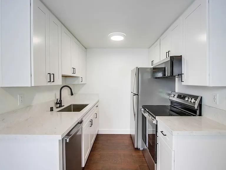 Two bedroom 1.5 bathroom beautifully upgraded with in unit laundry at the beach. Open House July 12 — Photo 15