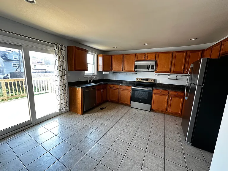 425 Spring Mill Ave — Photo 6