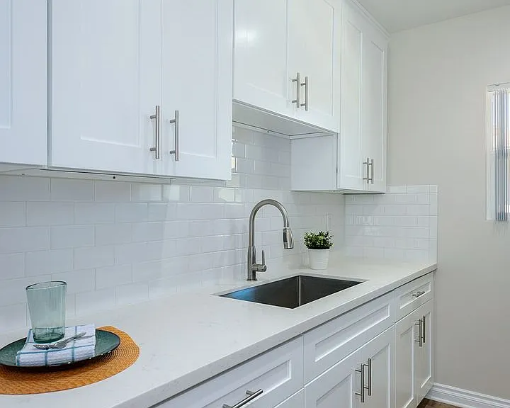 1001-1005 W Huntington Dr — Photo 21
