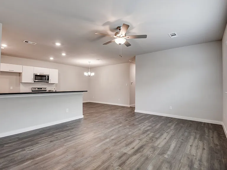 748 Wheatfield Dr — Photo 5