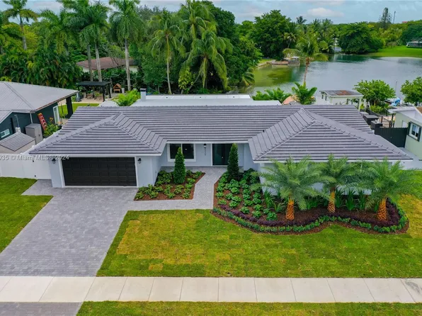 8215 SW 140th Ave, Miami, FL 33183