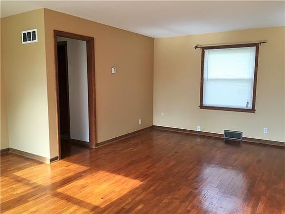 3rd image of 3805 Penn St