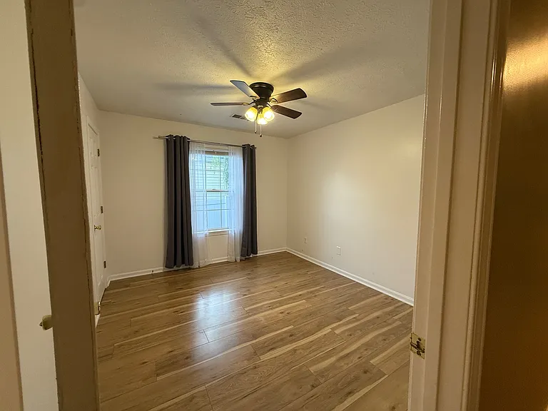 1423 Rufer Ave #1423 — Photo 4