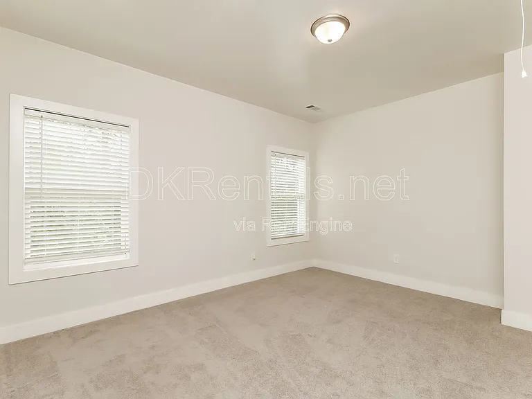 140 Stewart Glen Dr — Photo 12
