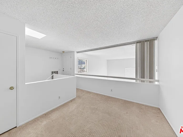 1118 Valencia St #310 — Photo 14