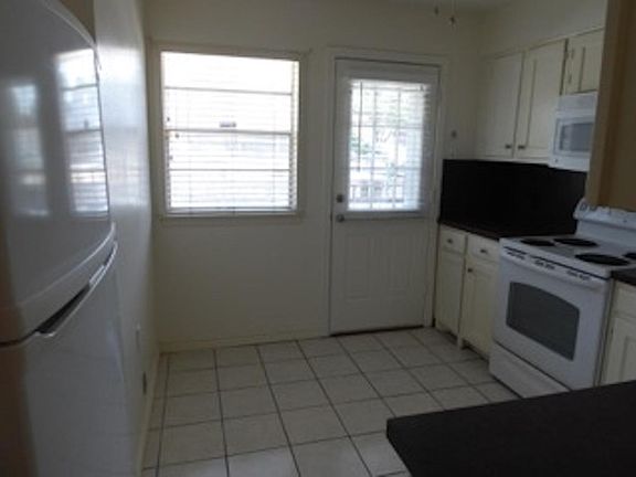 3rd image of 3024 Mahanna Springs Dr APT C