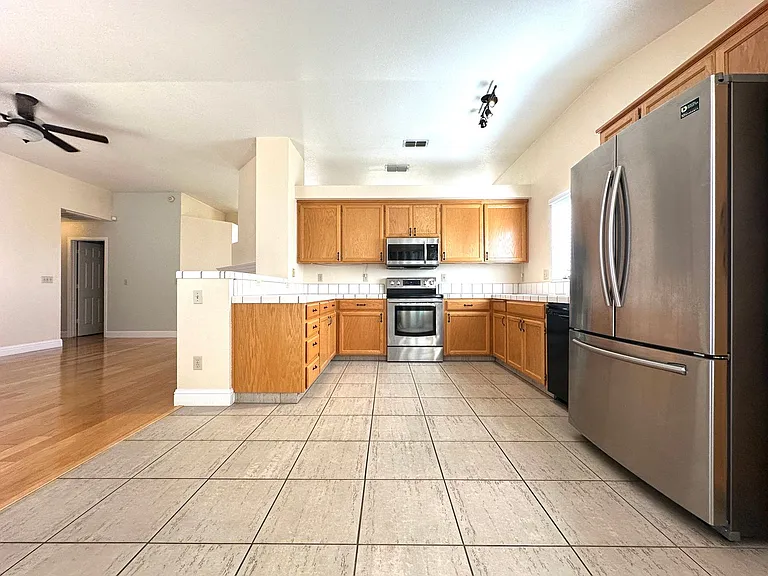 366 Vasche Ave — Photo 3