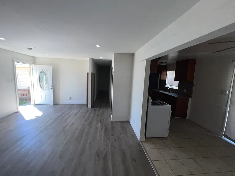 5409 48th Ave — Photo 30