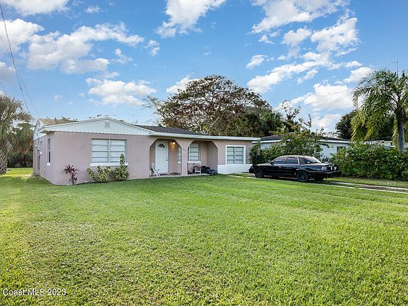 2nd image of 826 Wisteria Dr