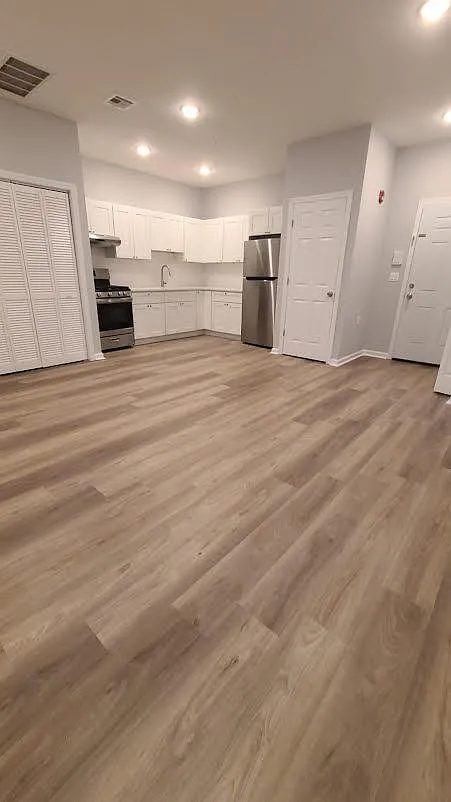1 bed, $1,718 — Photo 4
